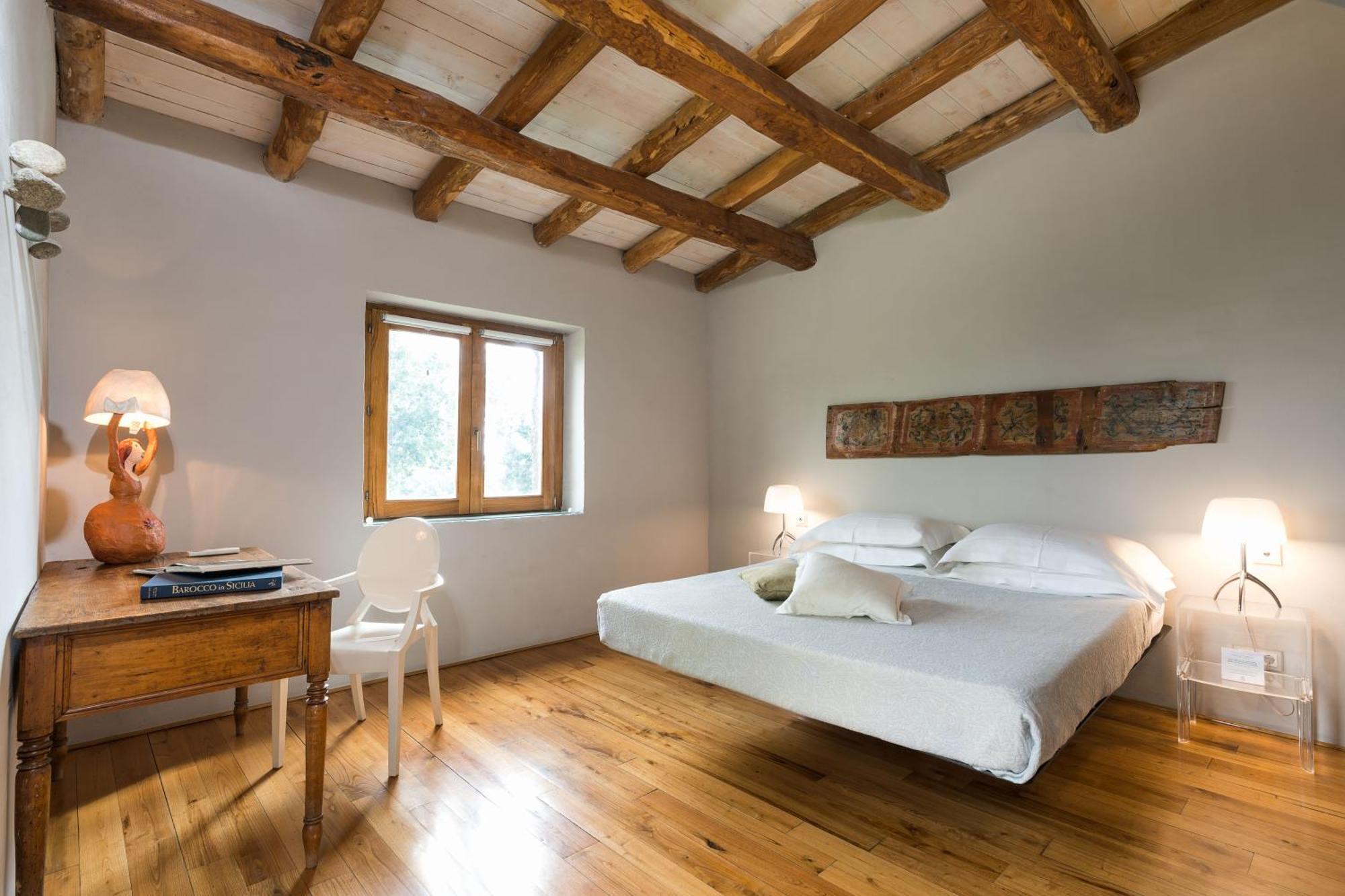 Monaci Delle Terre Nere Hotel 5*